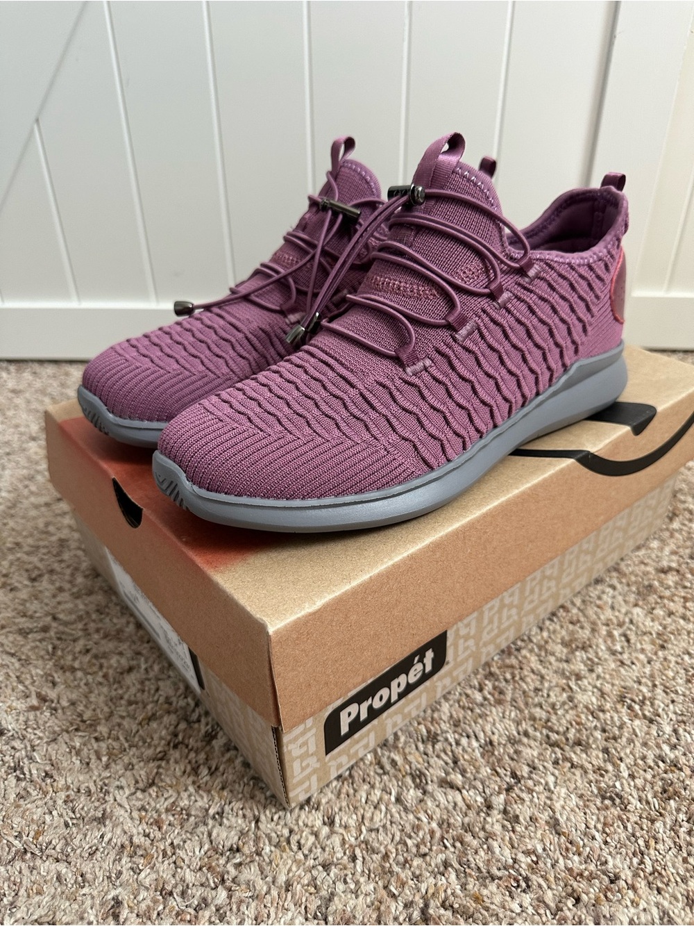Propet TravelBound Women’s 9.5 M Berry Knit Bungee Comfort Sneakers New in Box